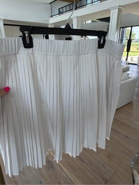 Women’s White Pleated Mini Skirt - Classic Feminine Style